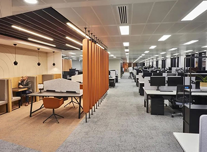 ܰɫİ칫װƿռġBerenberg